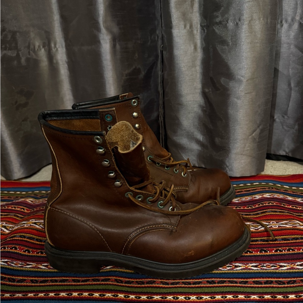 Vintage Red Wings 9"
Supersole Sz 9D Style #2233 leather